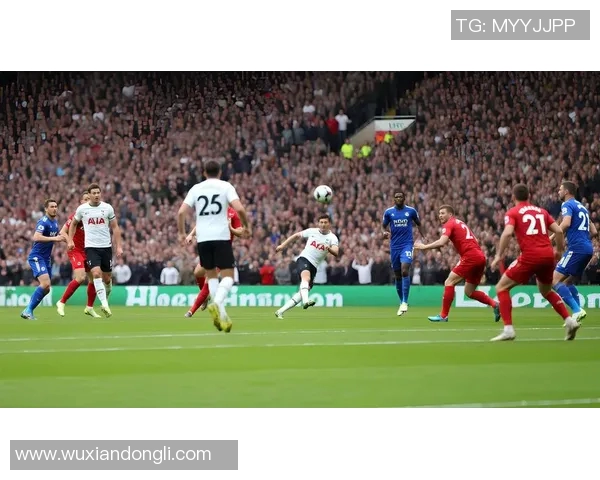 足球明星携手手机品牌展现激情与科技的完美结合